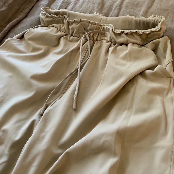 Trench stretch high-rise joggers full length - Picture 7 of 9